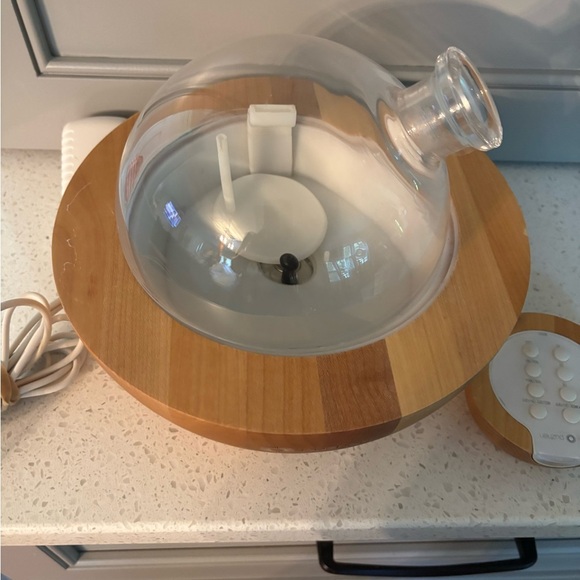 Young Living ARIA Ultrasonic Diffuser Remote LED Lights Spa Music Maple Base - Picture 1 of 4